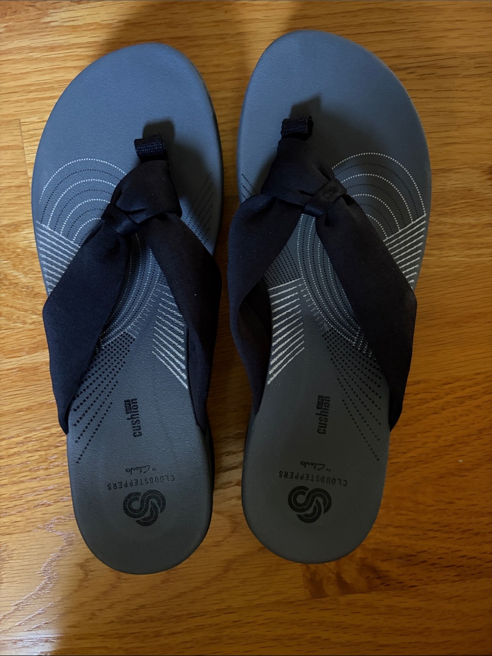 Clarks Women's Black Fabric Strap Gray Footbed Sandals